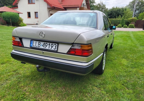 Mercedes-Benz W124 (1984-1993) cena 28000 przebieg: 424000, rok produkcji 1992 z Jastrowie małe 301